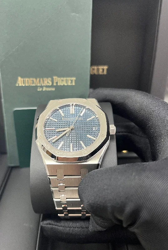 audemars-piguet-royal-oak-41mm-stainless-steel-blue-dial-15510st-oo-1320st-06