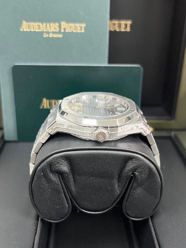 audemars-piguet-royal-oak-50th-anniversary-37mm-grey-dial-reference-15550st-oo-1356st-03