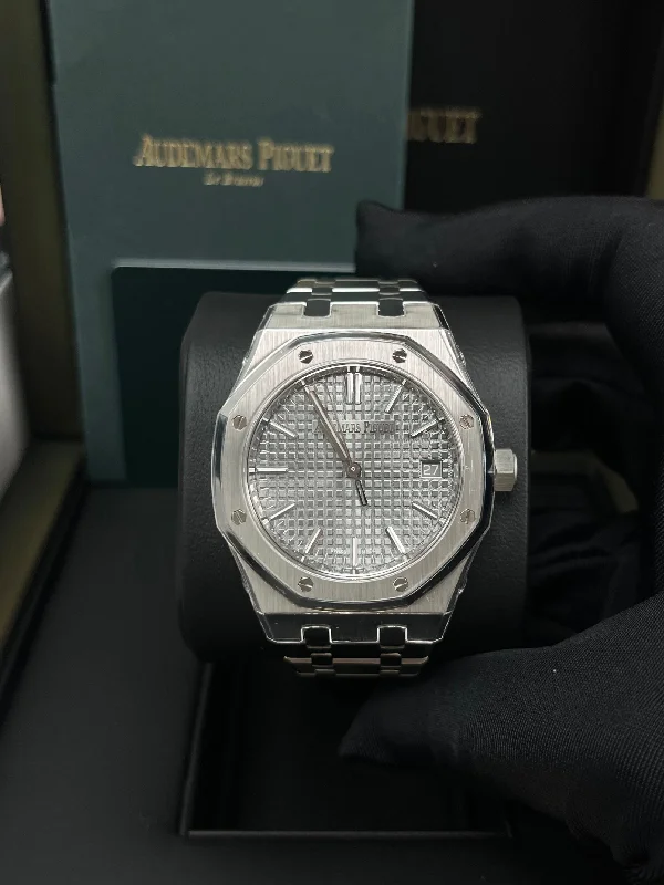 audemars-piguet-royal-oak-50th-anniversary-37mm-grey-dial-reference-15550st-oo-1356st-03