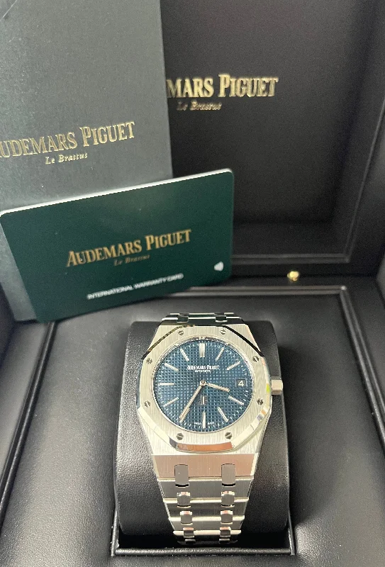 audemars-piguet-royal-oak-jumbo-39mm-stainless-steel-jumbo-ultra-thin-blue-dial-15202st-oo-1240st-01