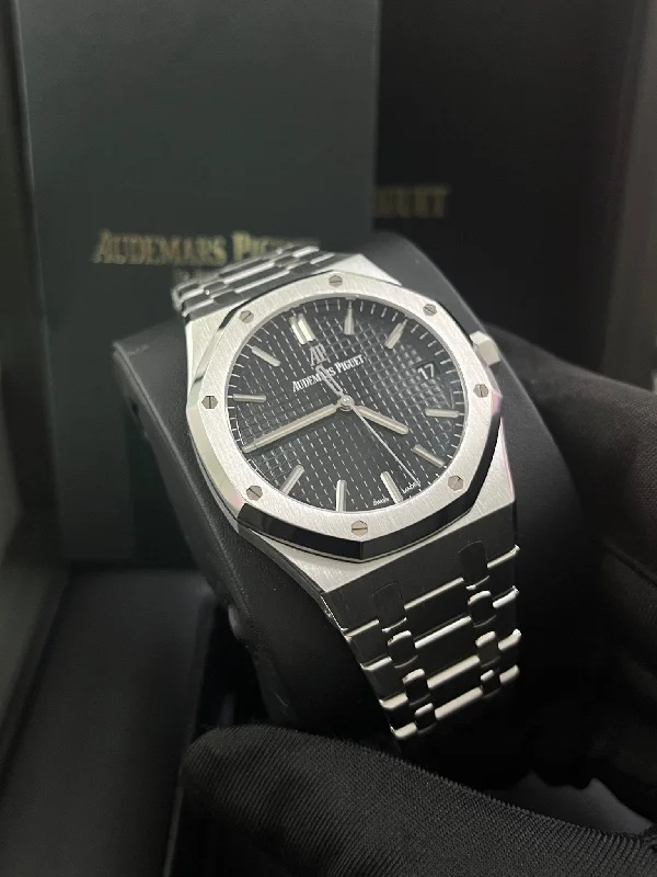 audemars-piguet-royal-oak-selfwinding-41mm-stainless-steel-black-dial-ref-15500st-oo-1220st-03