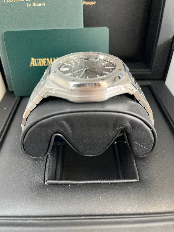 audemars-piguet-royal-oak-selfwinding-50th-anniversary-grey-dial-15510st-oo-1320st-05