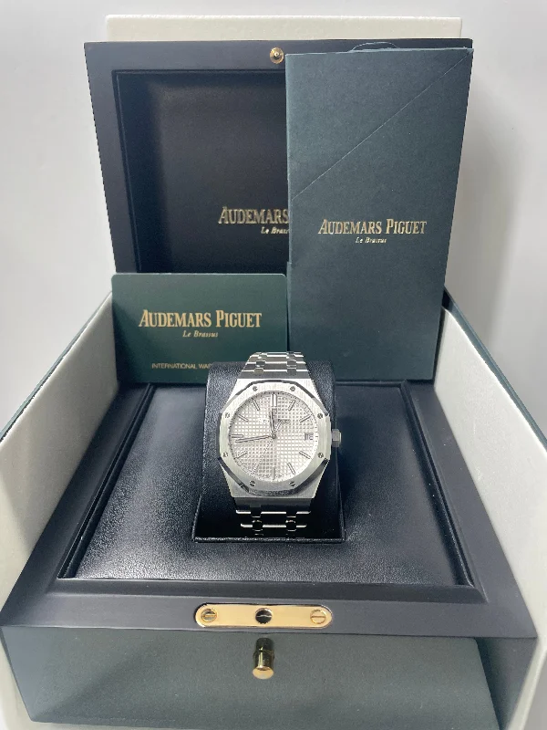 audemars-piguet-royal-oak-selfwinding-stainless-steel-with-44mm-silver-dial-ref-15500st-oo-1220st-04