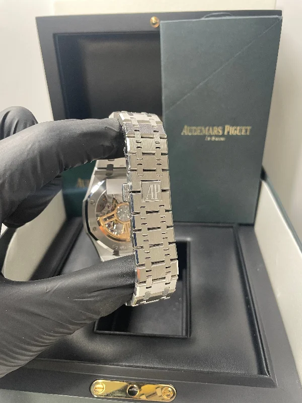 audemars-piguet-royal-oak-selfwinding-stainless-steel-with-44mm-silver-dial-ref-15500st-oo-1220st-04