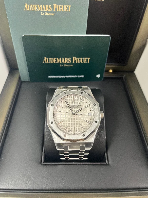 audemars-piguet-royal-oak-selfwinding-white-dial-41mm-ref-15510st-oo-1320st-08