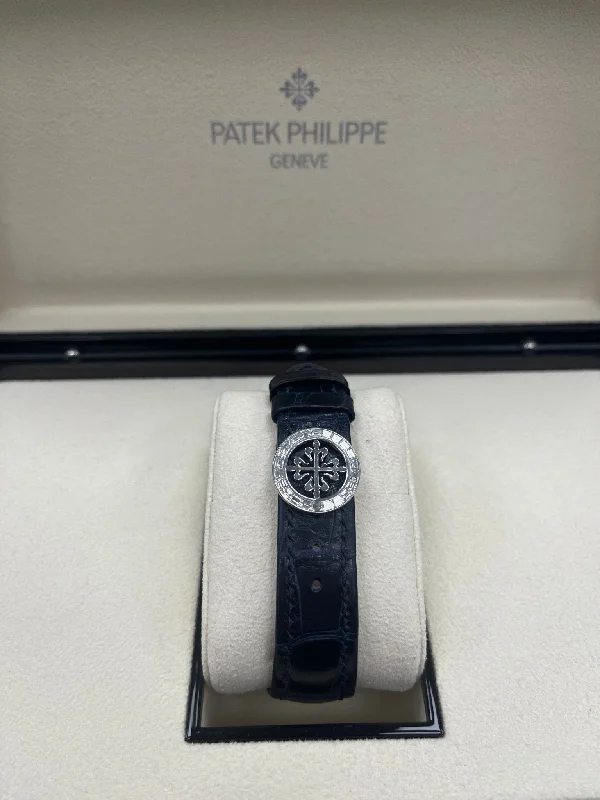 patek-philippe-annual-calendar-chronograph-blue-dial-5961p-001