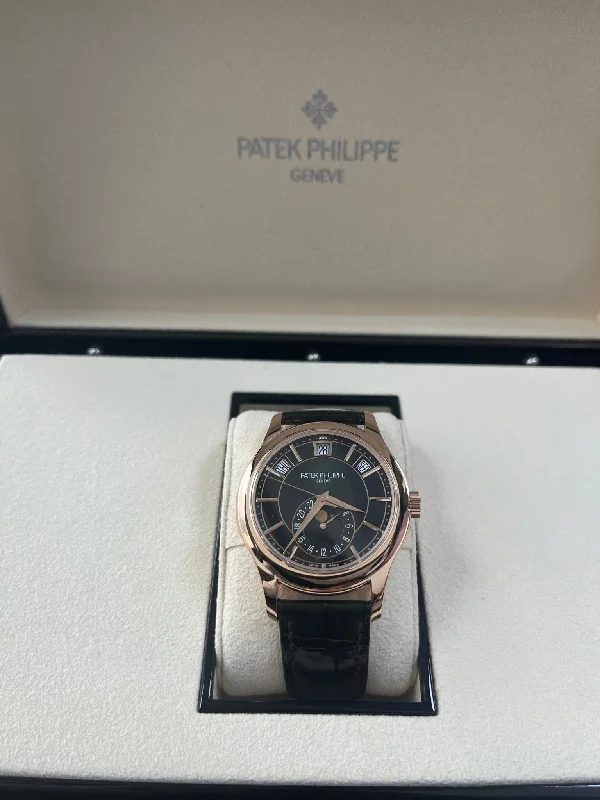 patek-philippe-annual-calendar-green-dial-annual-calendar-5205r-complications-self-winding-rose-gold