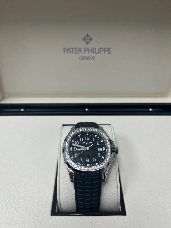 patek-philippe-aquanaut-luce-black-dial-steel-case-with-diamonds-ref-5267-200a-001