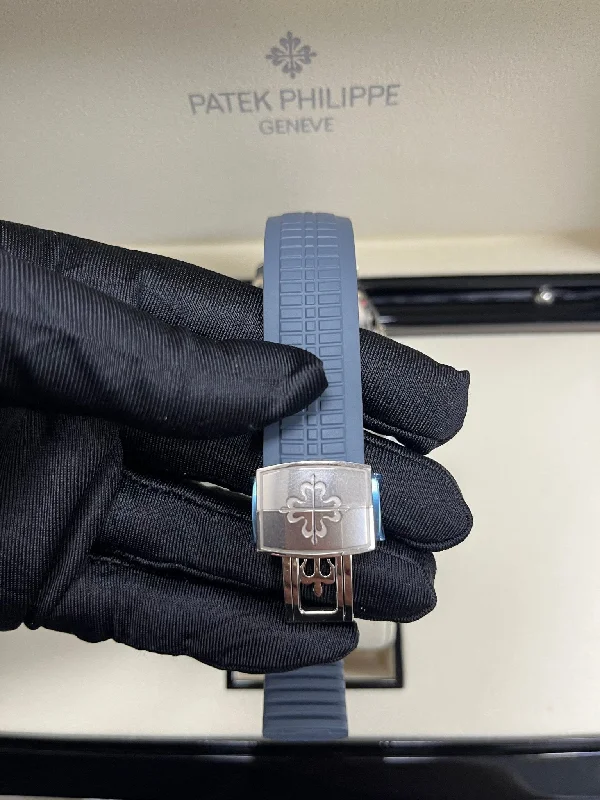 patek-philippe-aquanaut-travel-time-5164g-001