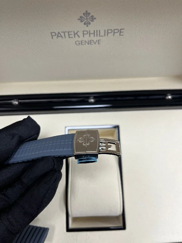 patek-philippe-aquanaut-travel-time-5164g-001