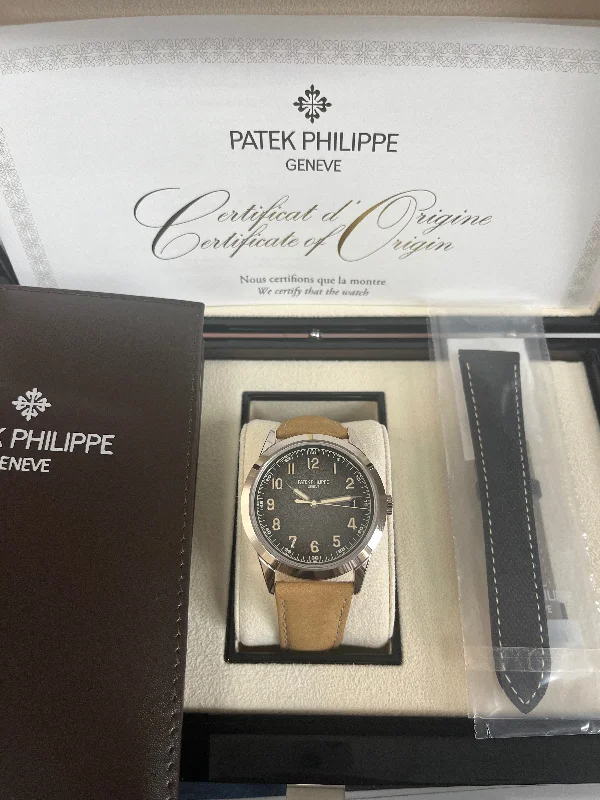 patek-philippe-calatrava-40mm-18k-white-gold-40mm-textured-dial-5226g-001