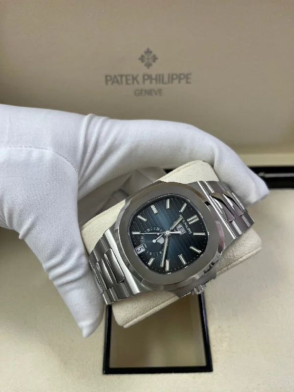 patek-philippe-nautilus-annual-calendar-stainless-steel-blue-dial-40-5mm-moon-phase-5726-ref-5726-1a-014