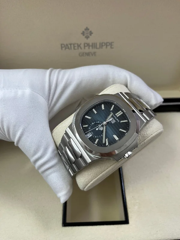 patek-philippe-nautilus-annual-calendar-stainless-steel-blue-dial-40-5mm-moon-phase-5726-ref-5726-1a-014