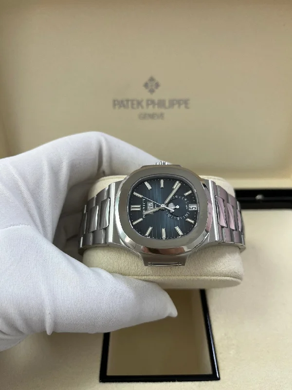 patek-philippe-nautilus-annual-calendar-stainless-steel-blue-dial-40-5mm-moon-phase-5726-ref-5726-1a-014