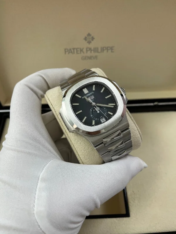 patek-philippe-nautilus-annual-calendar-stainless-steel-blue-dial-40-5mm-moon-phase-5726-ref-5726-1a-014