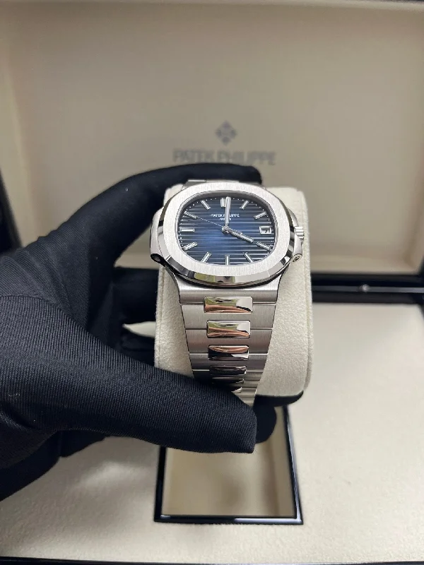 patek-philippe-nautilus-blue-dial-white-gold-5811-1g-001