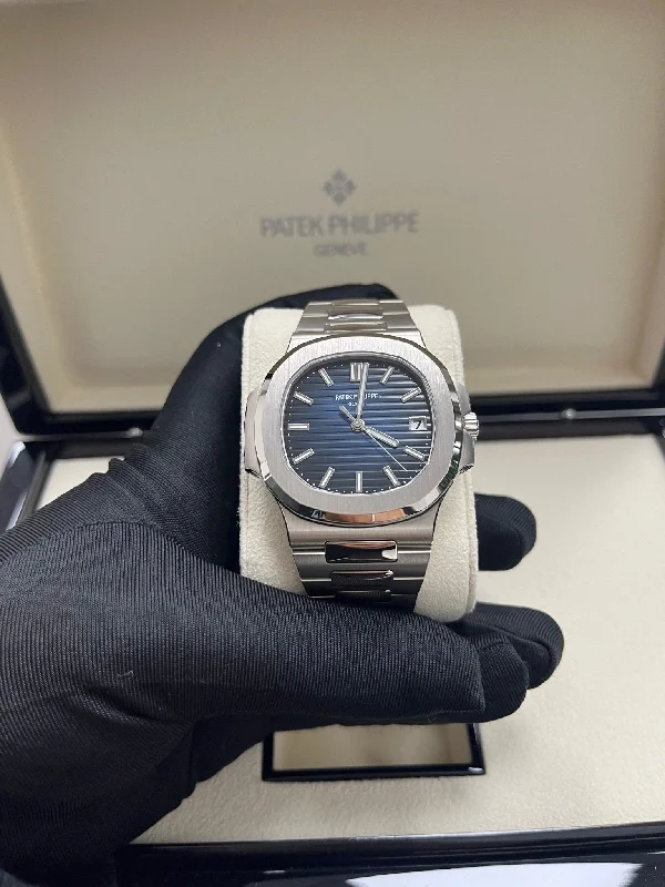 patek-philippe-nautilus-blue-dial-white-gold-5811-1g-001