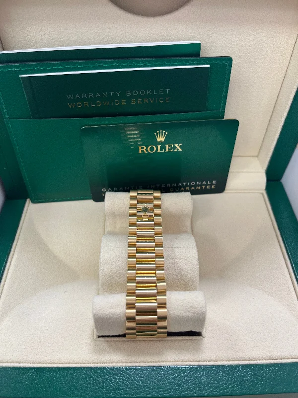 rolex-day-date-40-18k-yellow-gold-baguette-diamond-dial-fluted-bezel-ref-228238