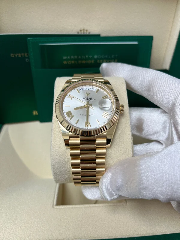 rolex-day-date-40-yellow-gold-silver-roman-dial-fluted-bezel-ref-228238