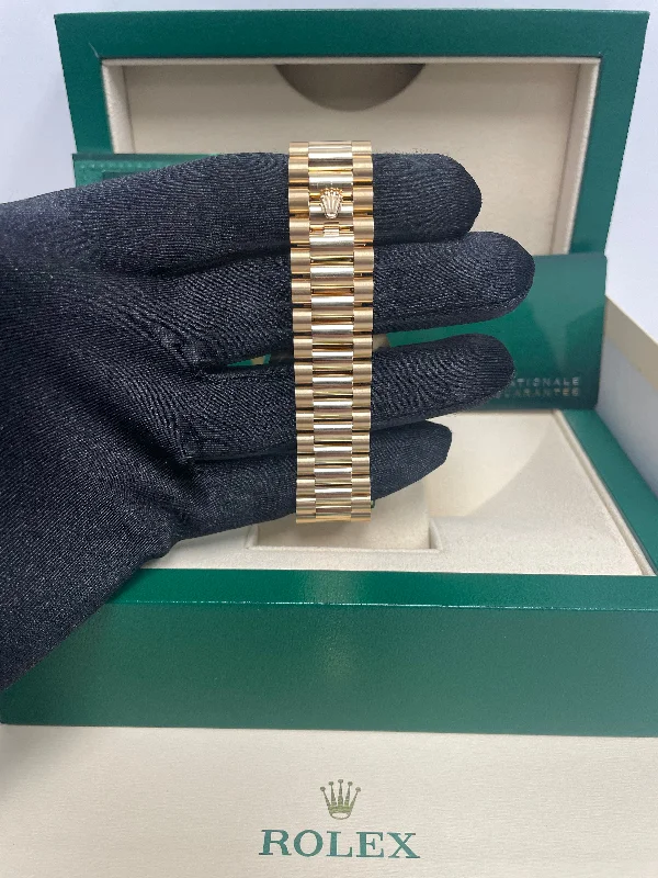 rolex-day-date-yellow-gold-black-diamond-dial-diamond-bezel-president-bracelet-ref-m228348rbr-0004