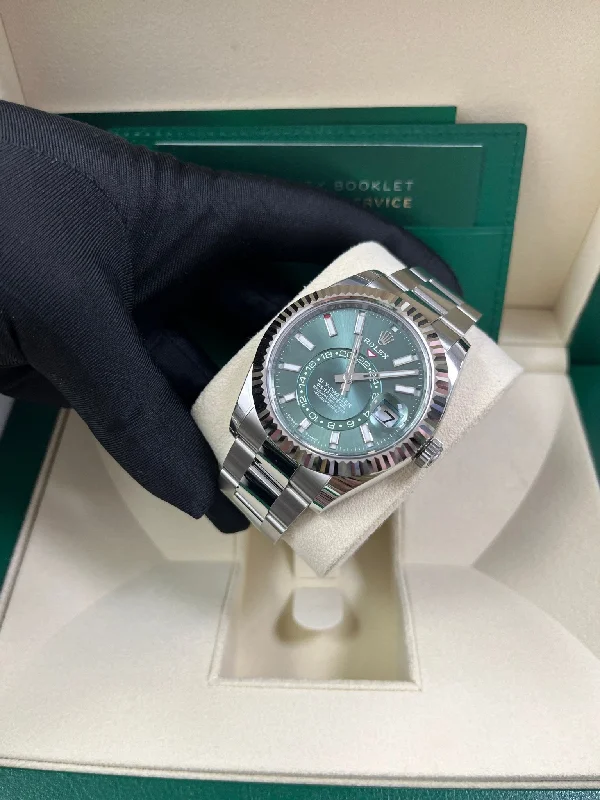 rolex-sky-dweller-42-mm-oystersteel-and-white-gold-green-dial-sky-dweller-336934