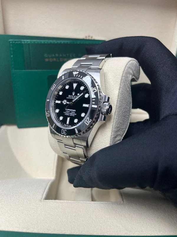 rolex-submariner-no-date-black-dial-no-date-124060