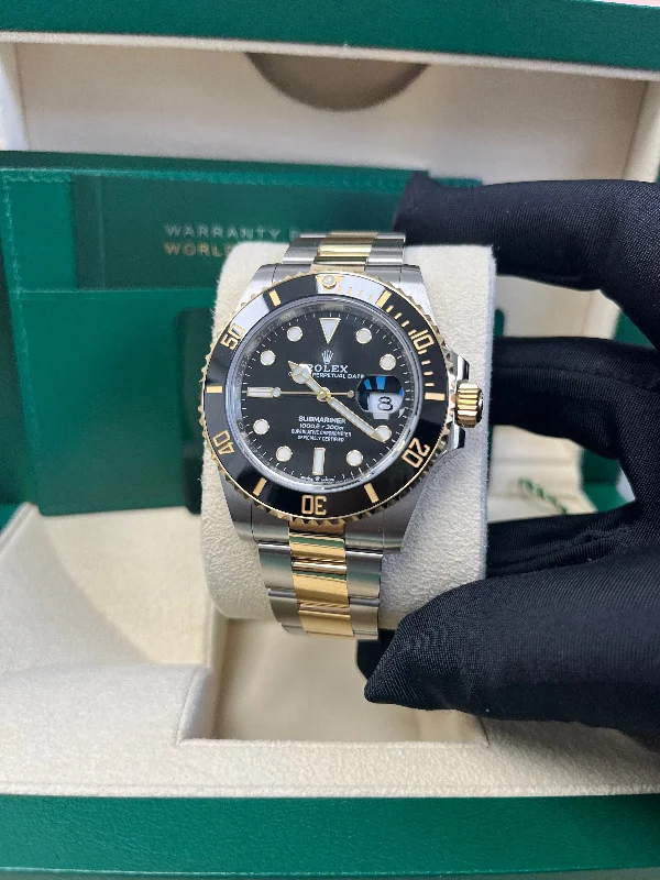 rolex-submariner-two-tone-stainless-steel-yellow-gold-black-dial-ceramic-bezel-ref-126613ln