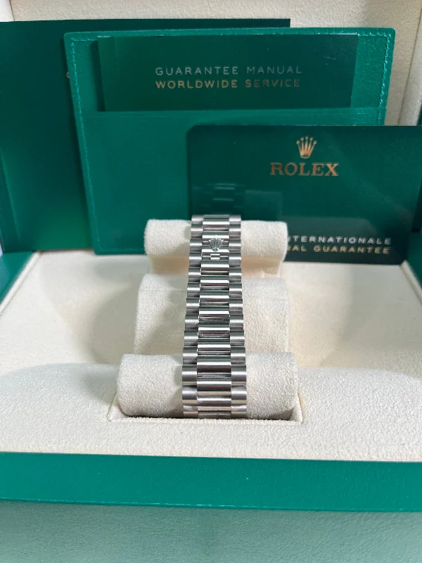 rolex-white-gold-day-date-40-watch-fluted-bezel-olive-green-bevelled-roman-dial-president-bracelet-ref-228239